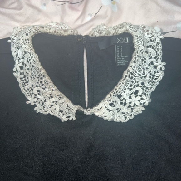 Crochet lace collar black blouse - Picture 2 of 3